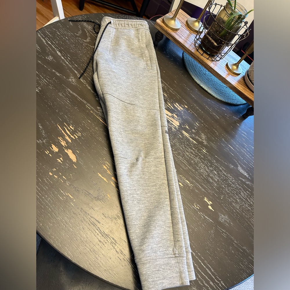 4 pair of boys size Large sweats plus a bonus 5th pair with a small hole. - Picture 8 of 10
